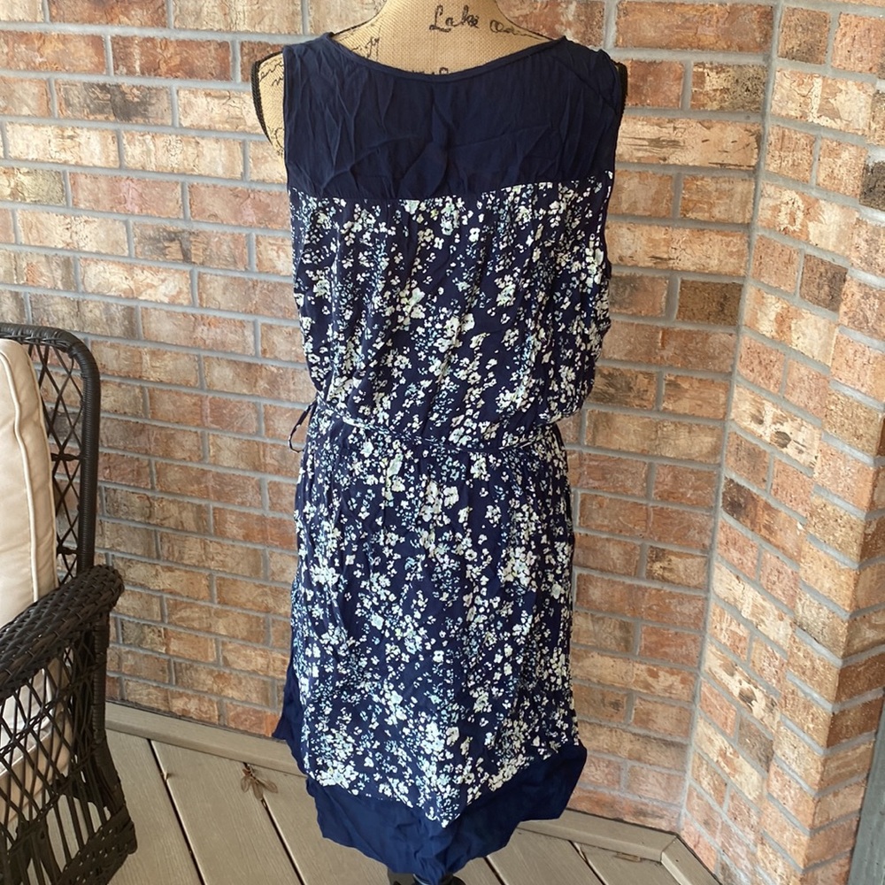 Loft Dress - Picture 2 of 7